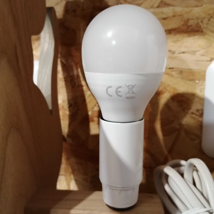Ampoule 12V E14 pour lampe de chevet
